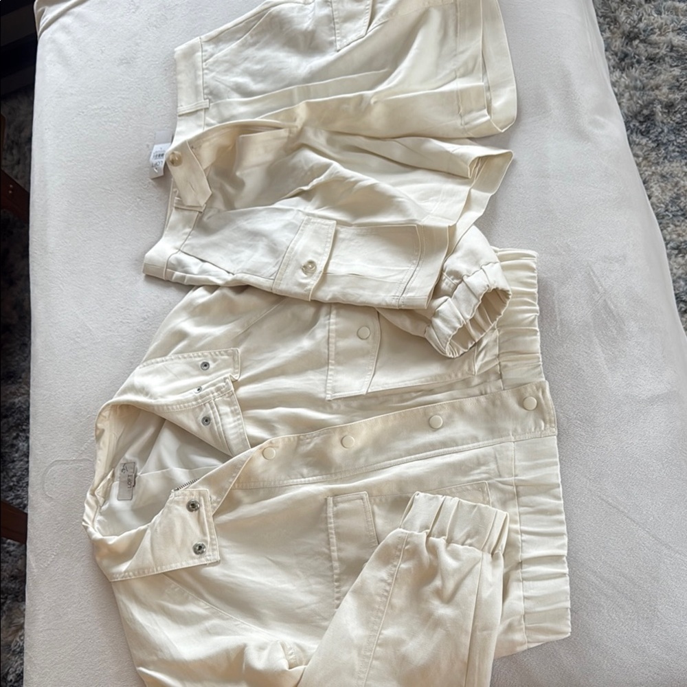 Cream Jacket and Shorts Set Loft with tag
Size medium